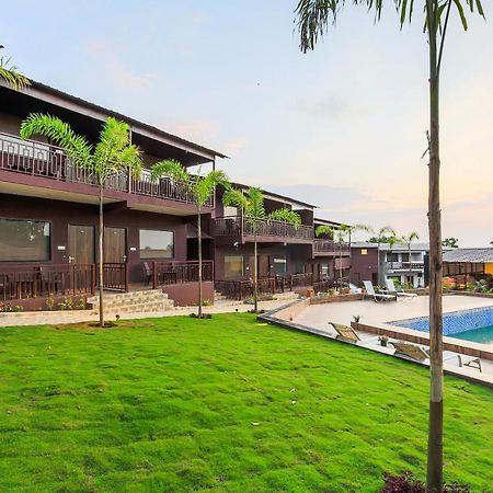 Capital O 18910 La Gracia Resort Morjim Extérieur photo